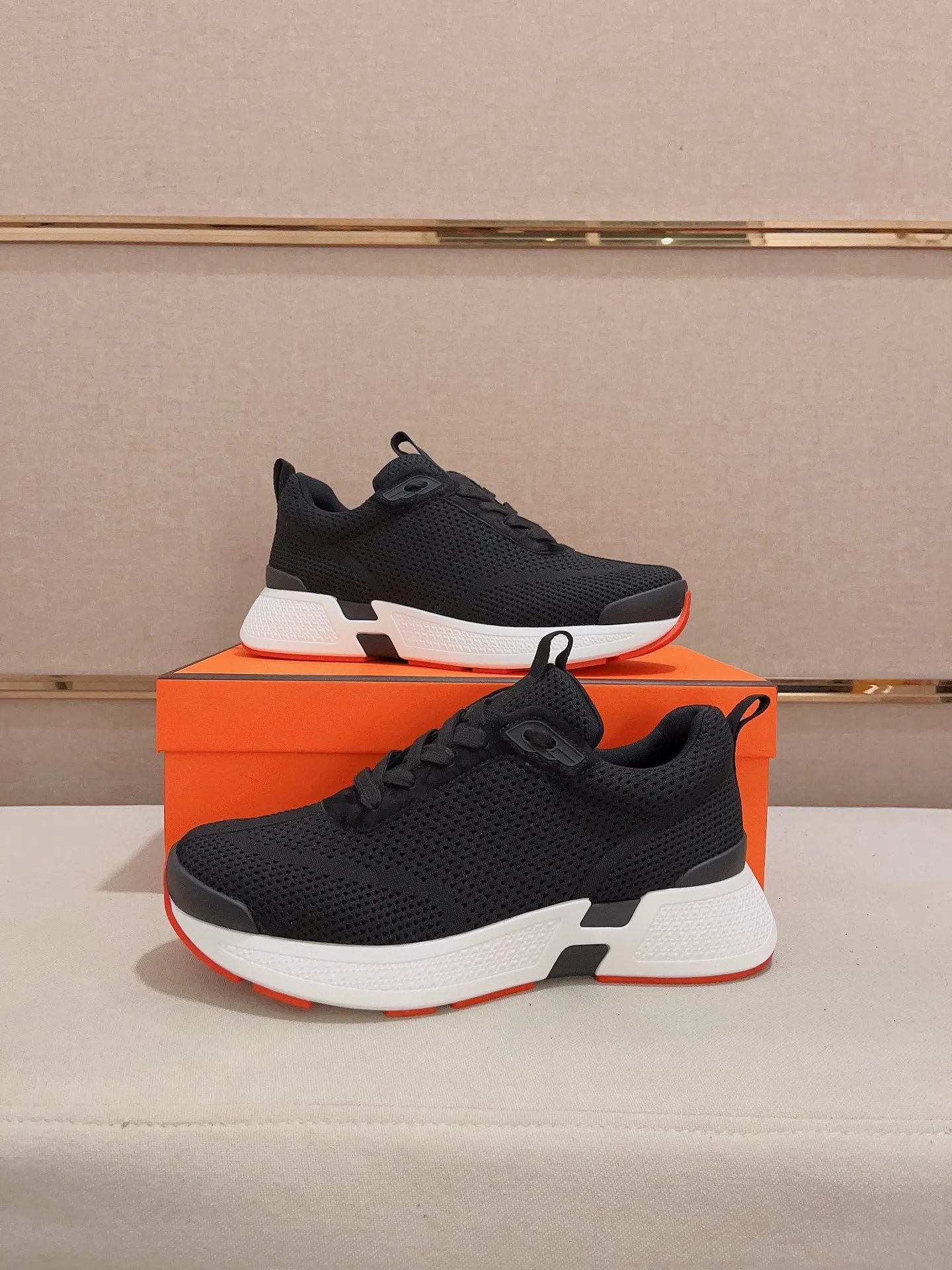 Factory price: 540💰《HERMES》【Classic Original Version】Hermès; Top 🔝 Purchasing Agency 🔍🔍Men's latest 🇺🇸 counters are on sale simultaneously, original imported from Italy ▲▲Silk cowhide with breathable fabric ▲▲ (high-end and expensive Qi·Grade) Exquisite workmanship (Italian 🇮🇹Imported water-dyed 🐂cowhide lining) Sole: Original sole provided by the original factory, ⚠️Exclusive double-layer activity·TPR·Rubber·Combined molded outsole; Super·comfortable·wear-resistant·non-slip·environmental protection The real thing is more beautiful if you take the real thing (high quality, follow the order), you can enter and exit the counter at will * Number of yards: 38·39·40·41·42·43·44# (can be customized 45.)